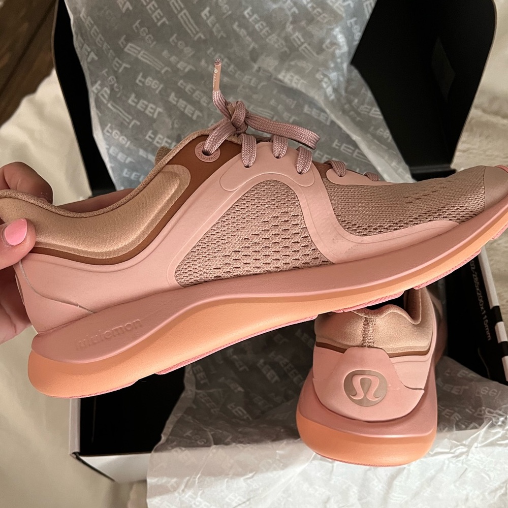 Lululemon chargefeel shoes size 8 - only worn one time